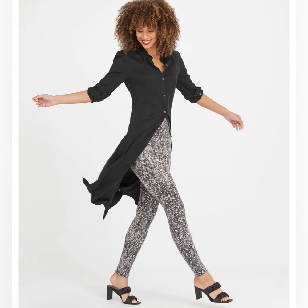 BNWT Spanx faux leather snake leggings